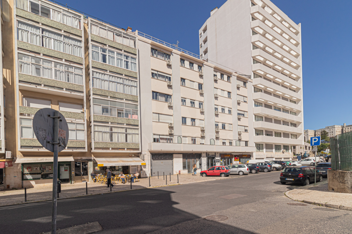 Excellent 2-bedr. apartment with 122 m2 in Avenidas Novas